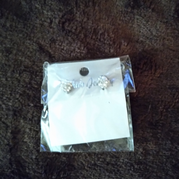 5 pairs of earrings - Picture 2 of 6